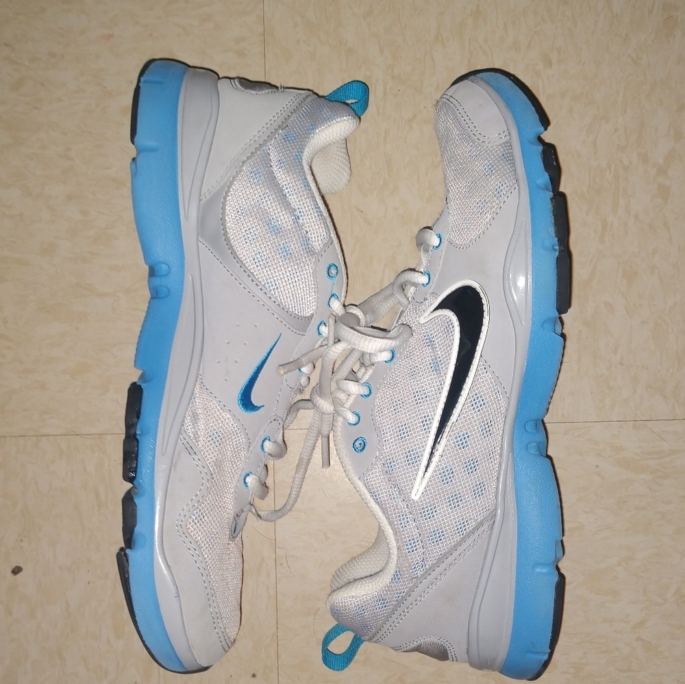 Nike tennis shoes